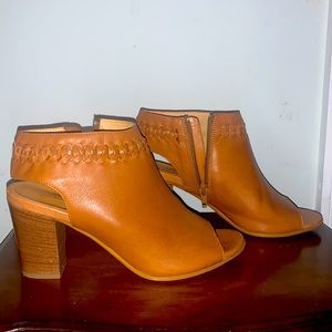 Fabianelli: Cognac, Made in Italy leather peep toe block heel ankle bootie